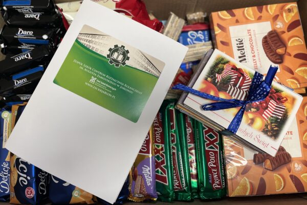 Świąteczny prezent od uczniów ZSCKR im. Augusta Zamoyskiego w Jabłoniu