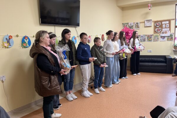 Wielkanocne kartki dla pacjentów ze Szkoły Podstawowej w Sosnówce